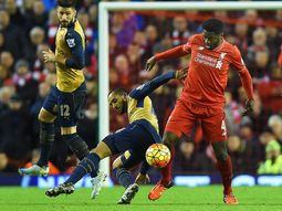 Arsenal igualó con Liverpool en un partido memorable y ahora comparte la punta