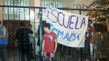 Alumnos tomaron escuela ENAM. Imagen de Twitter Alumnos tomaron escuela ENAM. Imagen de Twitter