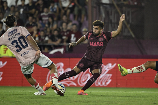 Lanús sigue firme: se impuso de local ante Unión y lidera su zona