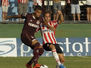 Lanús aprovechó la ley del ex y venció al Pincha