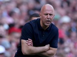 Arne Slot fue despedido de su cargo de entrenador de Liverpool. Arne Slot fue despedido de su cargo de entrenador de Liverpool.