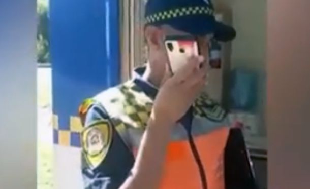 Tenía licencia de conducir digital pero igual le querían hacer la multa por p...