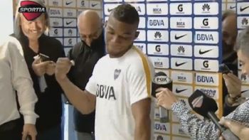 frank fabra deslumbro a todos con un baile en plena conferencia frank fabra deslumbro a todos con un baile en plena conferencia