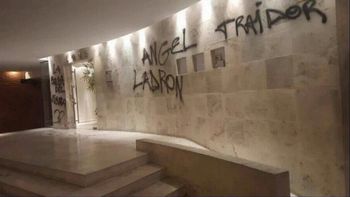 pintadas amenazantes en la casa del presidente de excursionistas pintadas amenazantes en la casa del presidente de excursionistas