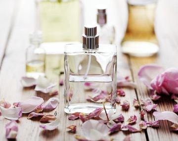 El truco casero que mantiene el perfume rico dentro de la casa
