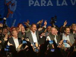 fuerte apoyo de la cgt de calo y un sector de moyano a la candidatura de scioli fuerte apoyo de la cgt de calo y un sector de moyano a la candidatura de scioli