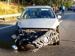 caos en la dellepiane: dos autos chocaron y bloquearon el acceso hacia provincia caos en la dellepiane: dos autos chocaron y bloquearon el acceso hacia provincia