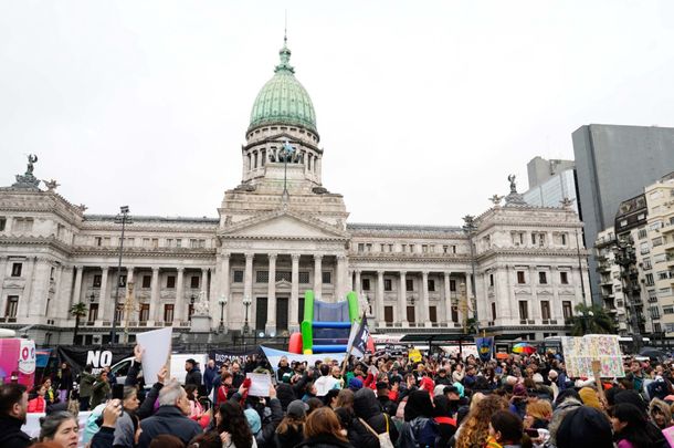 Discapacidad: emotiva reacción de los manifestantes en Congreso tras el rechazo al veto en Diputados