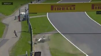 video: despiste, rotura y choque en la formula 1 video: despiste, rotura y choque en la formula 1