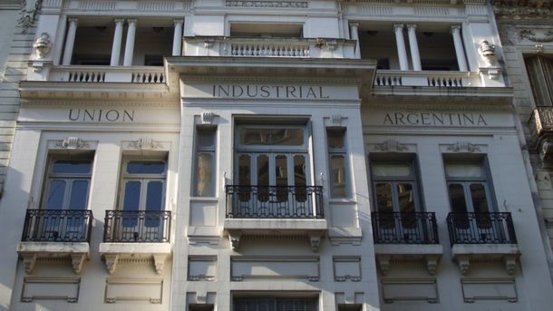 Fuertes críticas de la UIA por el cierre de Fate