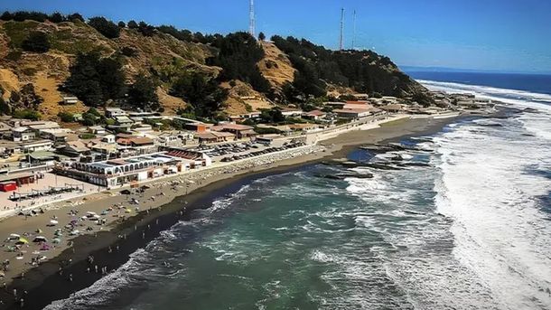 Una de las grandes atracciones de Iloca son sus restaurantes que preparan platos típicos para deleitar el paladar de los turistas. Una de las grandes atracciones de Iloca son sus restaurantes que preparan platos típicos para deleitar el paladar de los turistas.