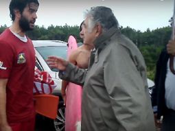 mujica discutio con baneros: son jovenes y lloriquean mujica discutio con baneros: son jovenes y lloriquean