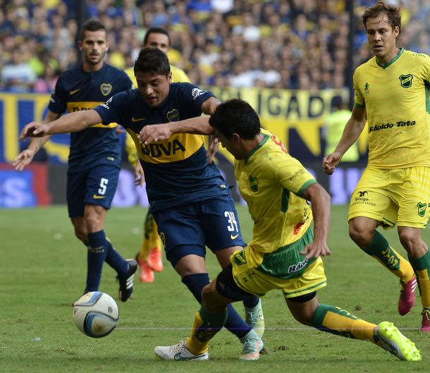 Con un golazo de Cubas, Boca venció a Defensa y se metió en la semi