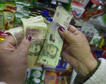 El Banco Central postergó un mes la salida de circulación del billete de 5 pesos