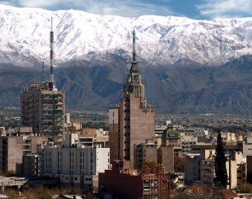 Un fuerte sismo sacudió a Mendoza en la madrugada de este miércoles