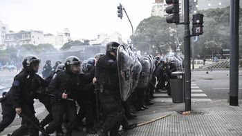 asi fueron los incidentes entre la infanteria y los manifestantes en la 9 de julio asi fueron los incidentes entre la infanteria y los manifestantes en la 9 de julio