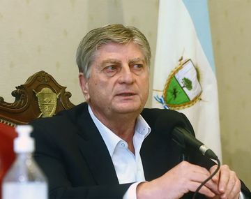 El gobernador de La Pampa presentó un amparo ante la Corte por la quita de subsidios al transporte