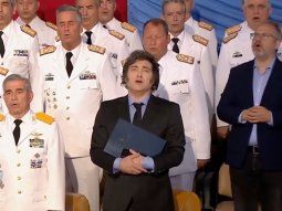 Javier Milei entregó sables a graduados del Colegio Militar: Estamos reconciliando las Fuerzas Armadas con la política