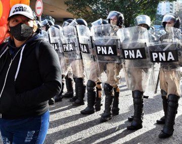 Organizaciones sociales cortan el Puente Pueyrredón