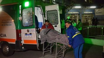 Volcó un micro con chicos en Mendoza - Crédito: Roberto Salvadores / Los Andes Volcó un micro con chicos en Mendoza - Crédito: Roberto Salvadores / Los Andes