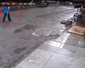 Una famosa conductora india muere aplastada por un árbol