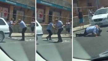 disputa en plena calle: dos taxistas se pelearon por llevar a un pasajero disputa en plena calle: dos taxistas se pelearon por llevar a un pasajero