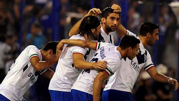en un partido con polemica, velez derroto a arsenal en un partido con polemica, velez derroto a arsenal