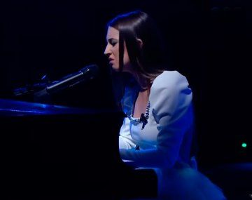 {altText(,Luna Suárez, del #TeamSoledad, la rompió con un cover de Demi Lovato)}