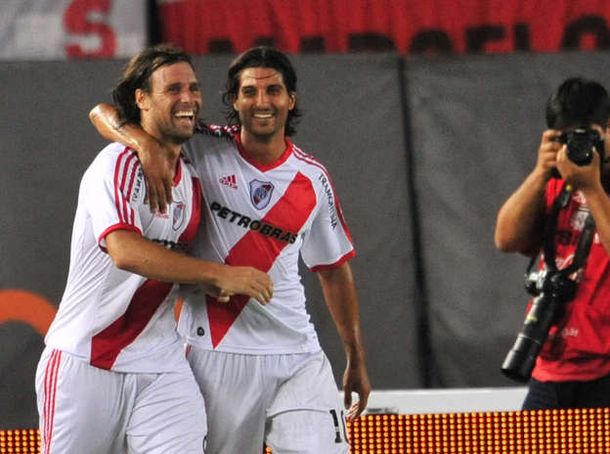 A un paso del ascenso, Central sueña con Cavenaghi y el Chori