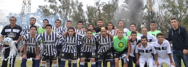 La Emilia, el ignoto equipo que se burla de Vélez, su rival en la Copa Argentina