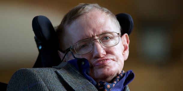 El científico Stephen Hawking inauguró un centro de inteligencia artificial