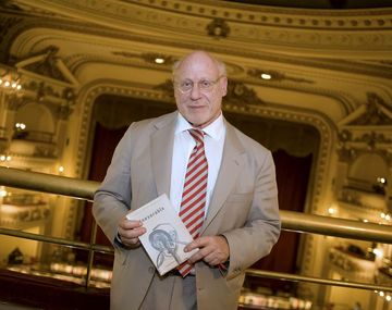 Julio César Crivelli presenta Inexorable y los secretos de su abuelo