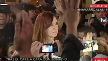 cristina salio a visitar a su hija y volvio a saludar a la militancia cristina salio a visitar a su hija y volvio a saludar a la militancia