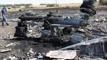 ucrania ordeno el alto el fuego en la zona donde cayo el avion de malaysia ucrania ordeno el alto el fuego en la zona donde cayo el avion de malaysia