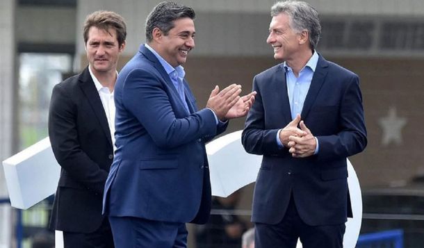 En medio de la polémica por el arbitraje, Macri recibió a Barros Schelotto