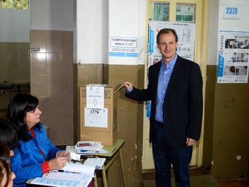 El gobernador electo de Entre Ríos vaticina que Scioli ganará el balotaje