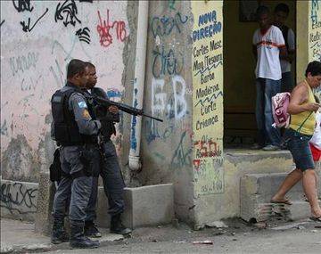 Favela brasil policías