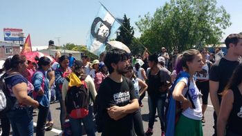 caos en la autopista illia por un corte de los vecinos de la villa 31 caos en la autopista illia por un corte de los vecinos de la villa 31