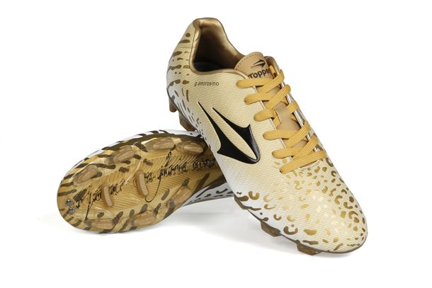 Cómo son los llamativos botines que usará un rugbier argentino