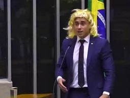 Un legislador bolsonarista se burló de las mujeres trans