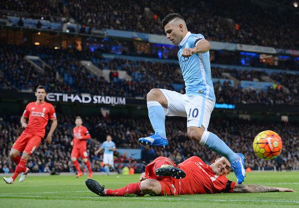 Con Sergio Agüero como titular, el City fue goleado por el Liverpool como local