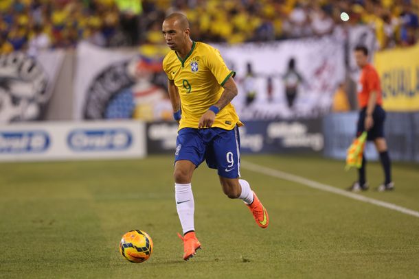 Los goles de Diego Tardelli para el triunfo de Brasil en el Superclásico