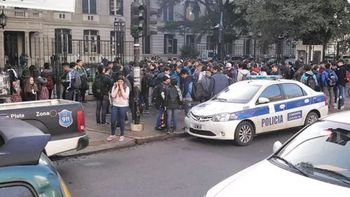 la plata: este es el posteo que hizo la joven estudiante antes de intentar suicidarse la plata: este es el posteo que hizo la joven estudiante antes de intentar suicidarse