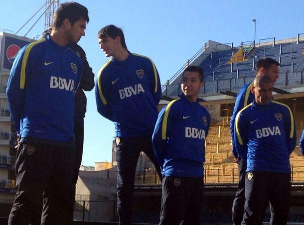 Boca presentó al plantel a lo River en La Bombonera