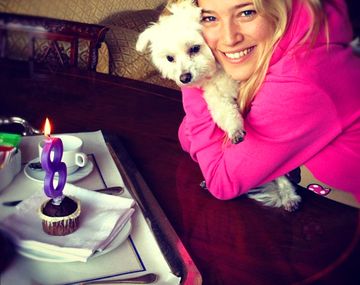 Luisana Lopílato le regaló zapatos su perro y lo filmó