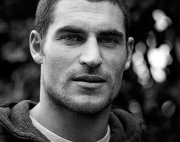 El anestesista la molió a golpes y casi la mata en su casa