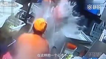 Le tiró agua hirviendo en el rostro por una discusión Le tiró agua hirviendo en el rostro por una discusión