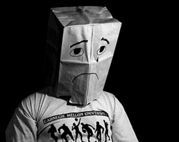 {altText(Sad-face-paper-bag,#BlueMonday: ya pasó el día más triste de todo el año)}