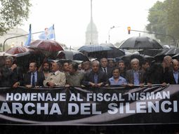 ¿quienes son los que encabezaron la marcha del silencio por nisman? ¿quienes son los que encabezaron la marcha del silencio por nisman?