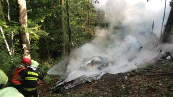 horror en el aire: chocaron dos aviones en eslovaquia y hay al menos siete muertos horror en el aire: chocaron dos aviones en eslovaquia y hay al menos siete muertos